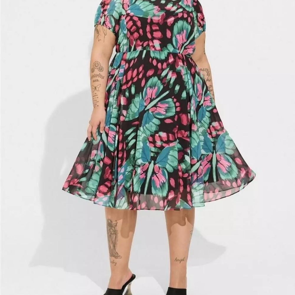 NEW Torrid Chiffon Green and Pink Ruched Midi Dress Fit and Flare - Picture 4 of 13